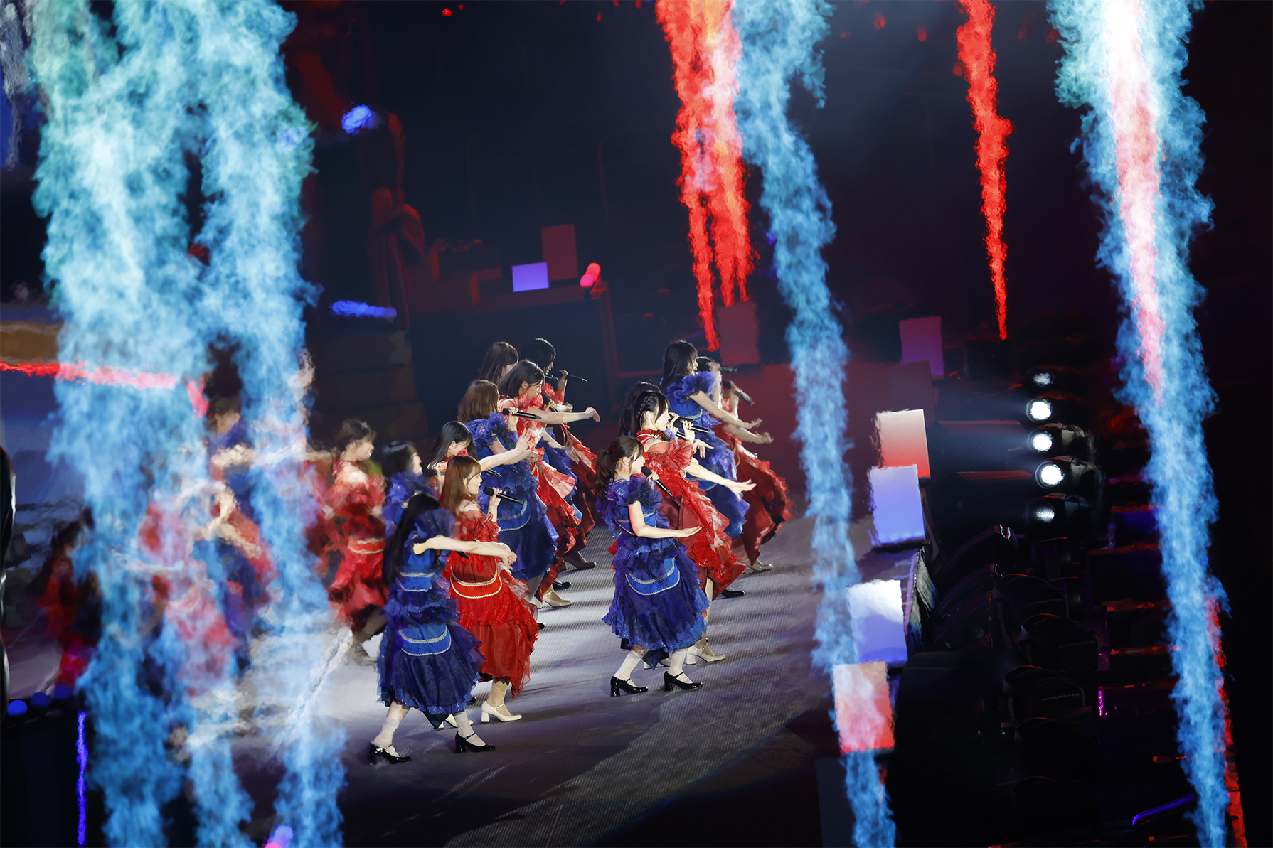 乃木坂46、13歳のバースデーをお祝い！味の素スタジアムに11万人集結！