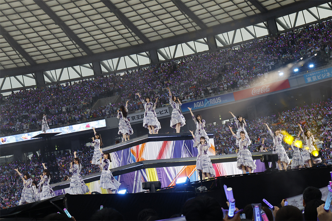 乃木坂46、13歳のバースデーをお祝い！味の素スタジアムに11万人集結！