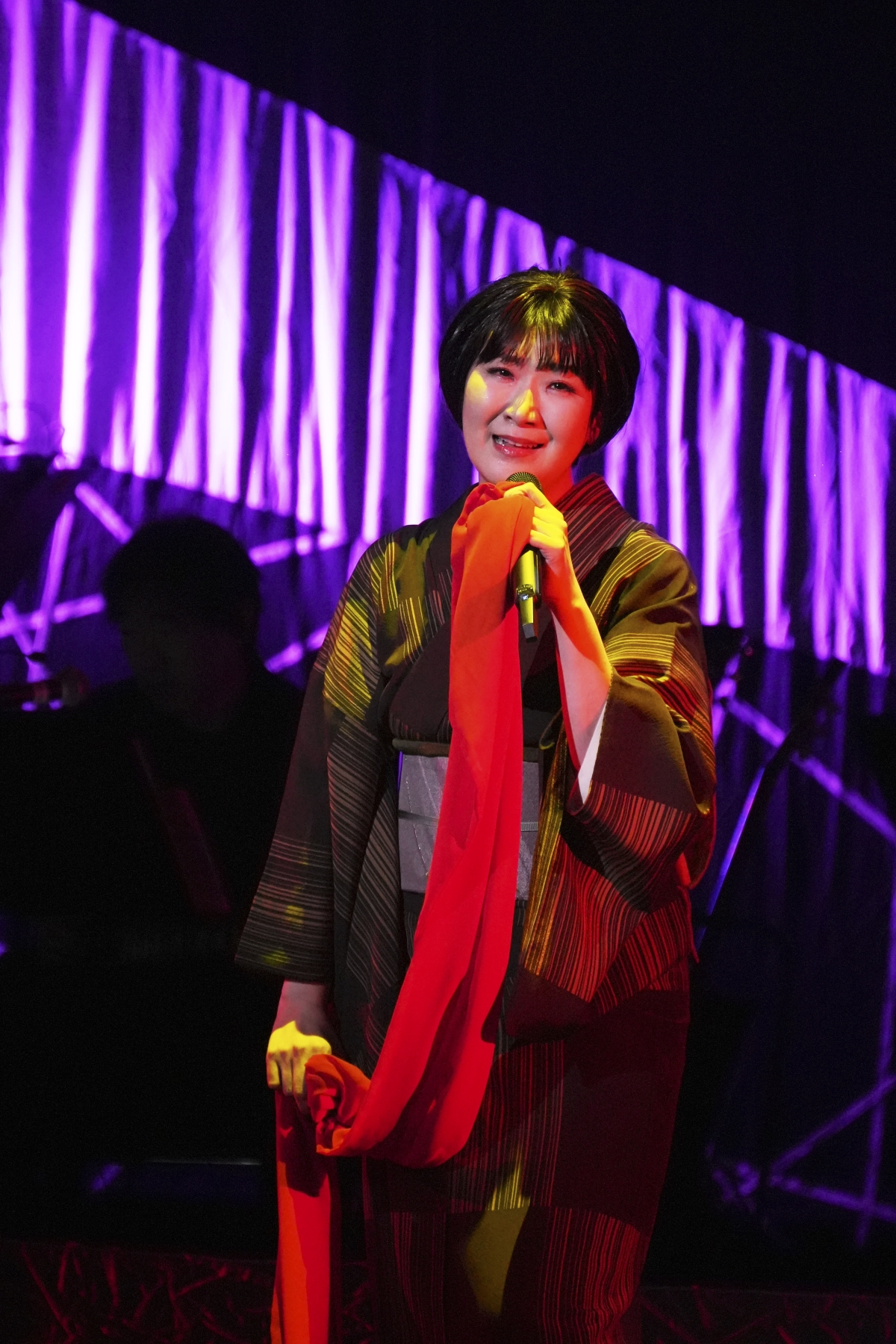 市川由紀乃、「ただいま！」。復帰コンサートで 17 曲を熱唱。命の恩人、由紀さおりもサプライズ登場。