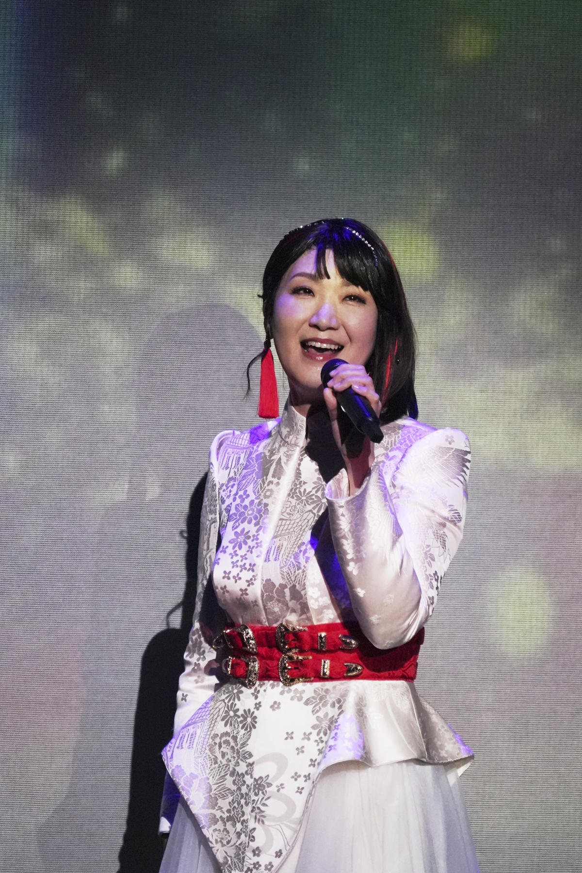 市川由紀乃、「ただいま！」。復帰コンサートで 17 曲を熱唱。命の恩人、由紀さおりもサプライズ登場。