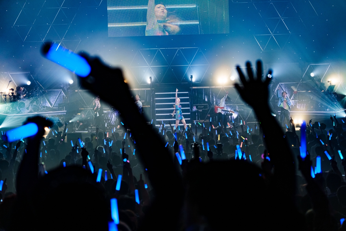 May’n 20周年ライブ、エモさの極み！シェリルへの愛とファンへの感謝が溢れる2日間！