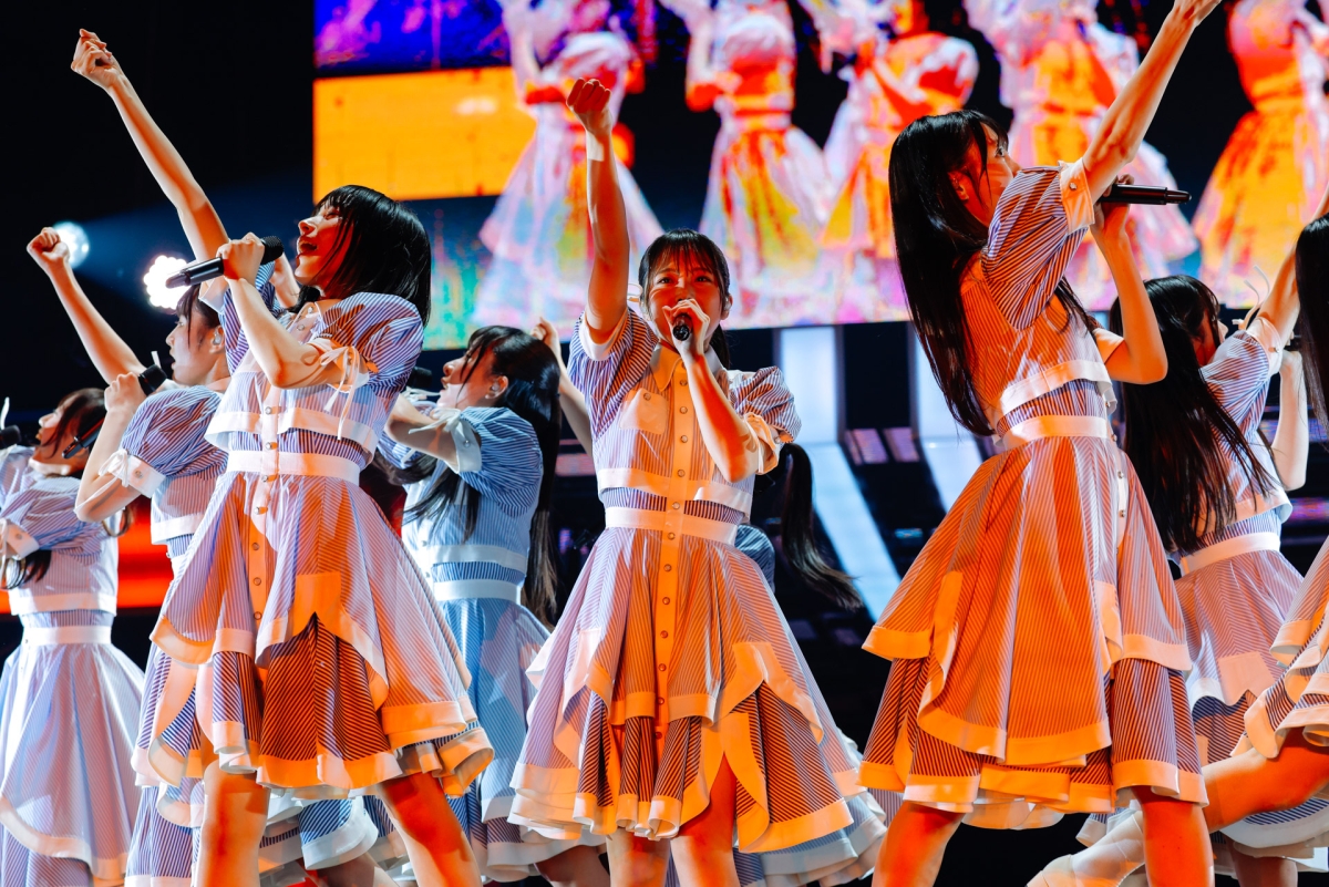 日向坂46の新メンバー10人が初パフォーマンスに挑んだ！ 個性あふれる特技と歌で、代々木を揺らす