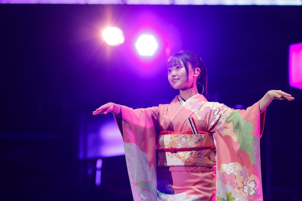 日向坂46の新メンバー10人が初パフォーマンスに挑んだ！ 個性あふれる特技と歌で、代々木を揺らす