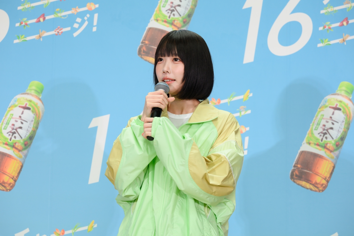 anoさんが『アサヒ 十六茶』をかけて「フラフープチャレンジ！」記録は「40回」で差し入れGET 「汗をかいた後は一段とおいしい」と笑顔！