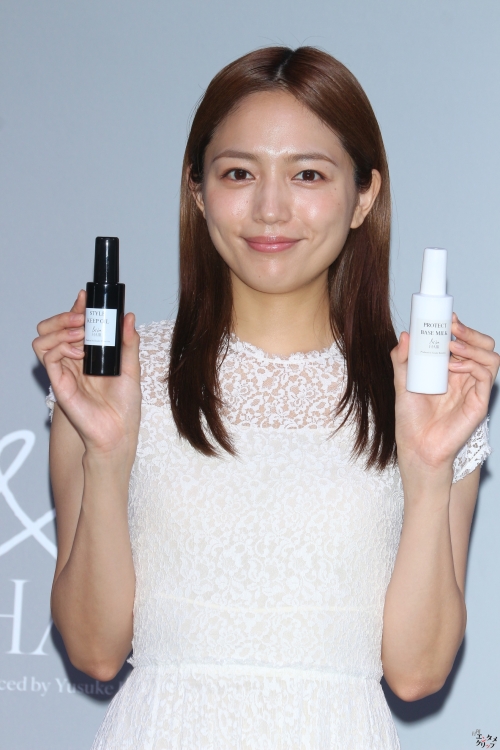 川口春奈 梅雨が明けたら挑戦したいヘアアレンジは「ポニーテールやお団子スタイル」