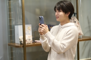 【GELATO PIQUE(ジェラート ピケ) 】父の日に向けたTHE FA THER’S DAY SPECIAL MOVIEを公開!昨年に引き続き、的場浩司と超特急・柏木 悠が親子役で出演「父と、一緒に。」ジェラート ピケ店内で仲良く買い物をする2人が微笑ましいスペシャルムービーを、6月2日(月)に公開! 3 【GELATO PIQUE(ジェラート ピケ) 】父の日に向けたTHE FA THER’S DAY SPECIAL MOVIEを公開!昨年に引き続き、的場浩司と超特急・柏木 悠が親子役で出演「父と、一緒に。」ジェラート ピケ店内で仲良く買い物をする2人が微笑ましいスペシャルムービーを、6月2日(月)に公開!