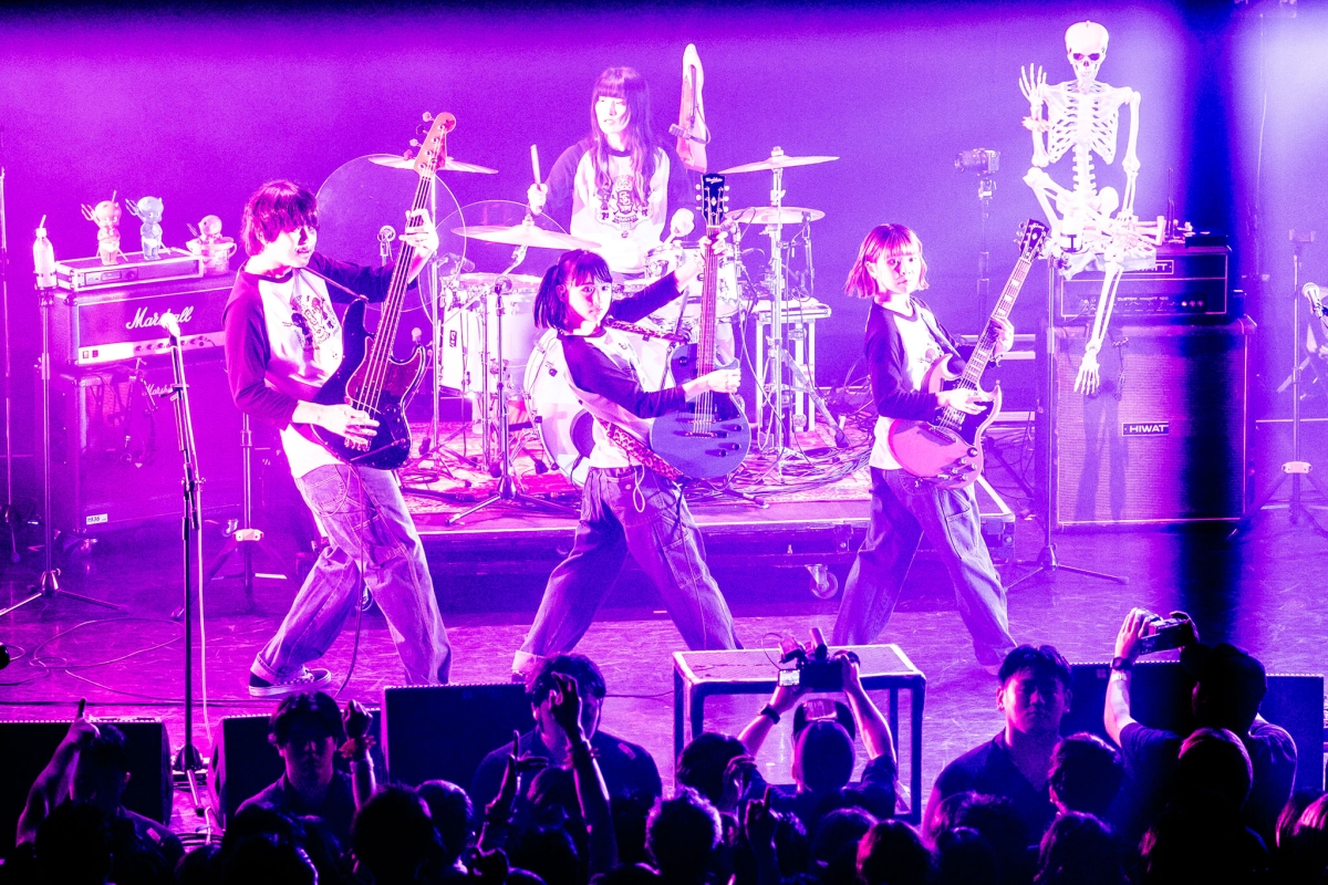 サバシスター『My girlfriend is PIZZA OF DEATH Tour』完走！ファイナル川崎クラブチッタ公演のオフィシャルレポートが到着！