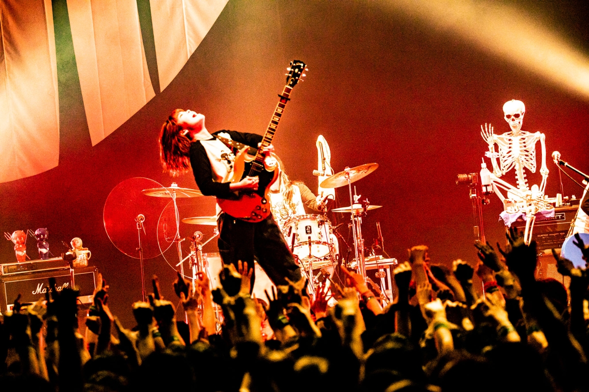サバシスター『My girlfriend is PIZZA OF DEATH Tour』完走！ファイナル川崎クラブチッタ公演のオフィシャルレポートが到着！