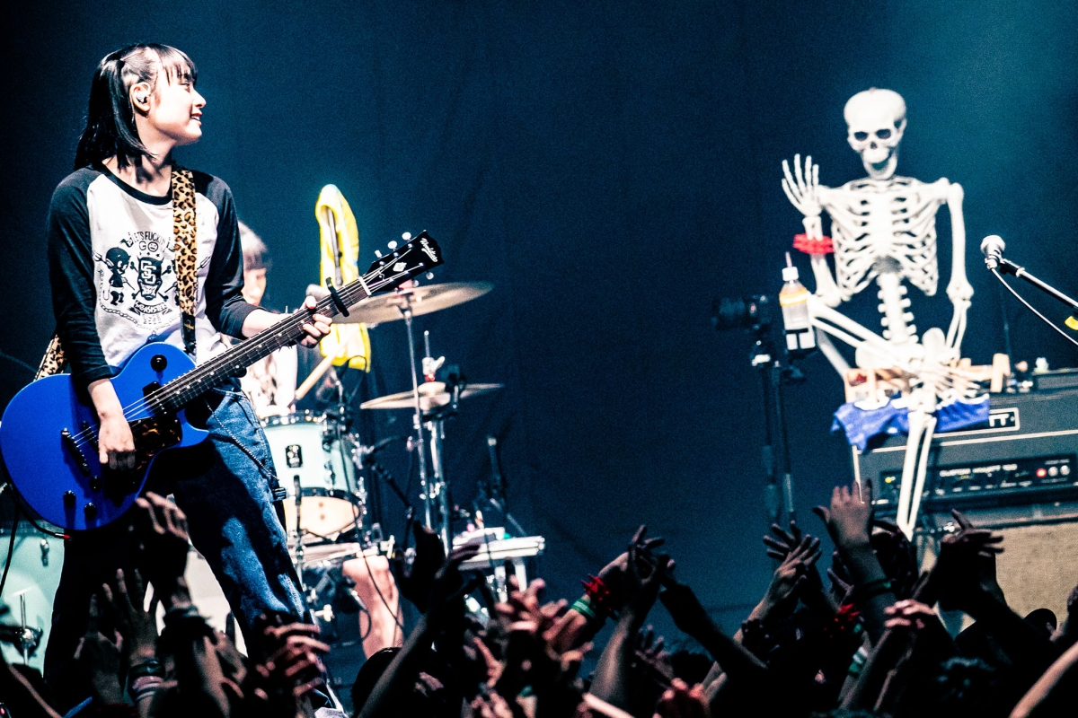 サバシスター『My girlfriend is PIZZA OF DEATH Tour』完走！ファイナル川崎クラブチッタ公演のオフィシャルレポートが到着！