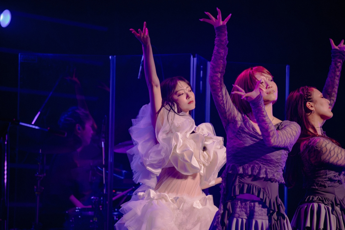 鈴木愛理がKT Zepp Yokohamaを揺らした！⚡️ 新曲「Oops!」初披露で会場熱狂！ファン撮影OKタイムも