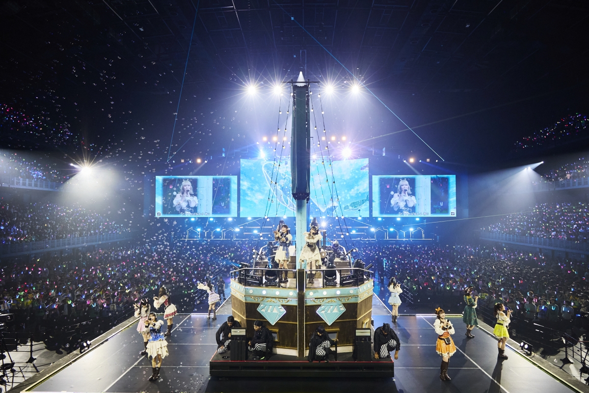 ≠ME（ノットイコールミー） メインステージがムービング！？ 全長12メートルの巨大船に乗って≠MEメンバーが出航！ ≠ME 全国ツアー2025「We want to find "カフェ樂園"」6月7日(土)神奈川県・ぴあアリーナMMにて開幕！