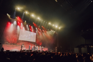 ライブ×アフレコ！『東京喰種FES. -PLAY BACK-』公式イベントレポートが公開！豪華声優陣（花江夏樹、雨宮天、花澤香菜、釘宮理恵、岸尾だいすけ、豊永利行）による生アフレコやTK from 凛として時雨、People In The Box、österreich、Cö shu Nieの4組がスペシャルライブを披露！
