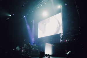 ライブ×アフレコ！『東京喰種FES. -PLAY BACK-』公式イベントレポートが公開！豪華声優陣（花江夏樹、雨宮天、花澤香菜、釘宮理恵、岸尾だいすけ、豊永利行）による生アフレコやTK from 凛として時雨、People In The Box、österreich、Cö shu Nieの4組がスペシャルライブを披露！