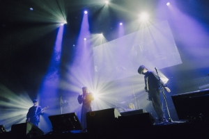 ライブ×アフレコ！『東京喰種FES. -PLAY BACK-』公式イベントレポートが公開！豪華声優陣（花江夏樹、雨宮天、花澤香菜、釘宮理恵、岸尾だいすけ、豊永利行）による生アフレコやTK from 凛として時雨、People In The Box、österreich、Cö shu Nieの4組がスペシャルライブを披露！