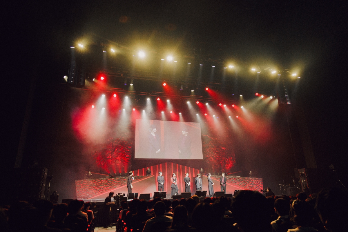 ライブ×アフレコ！『東京喰種FES. -PLAY BACK-』公式イベントレポートが公開！豪華声優陣（花江夏樹、雨宮天、花澤香菜、釘宮理恵、岸尾だいすけ、豊永利行）による生アフレコやTK from 凛として時雨、People In The Box、österreich、Cö shu Nieの4組がスペシャルライブを披露！