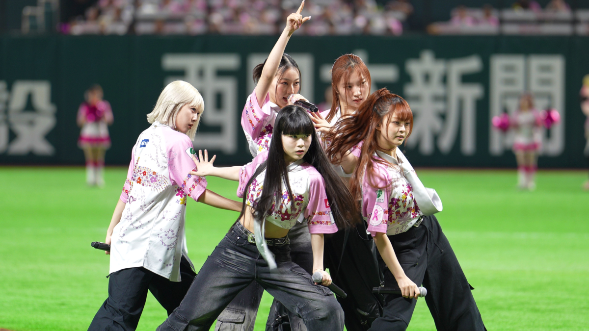ELSEE、ソフトバンクホークス『ピンクフルデー2025』でのライブパフォーマンス映像公開。ホークス愛溢れる公式応援歌をサンプリングしたダンスパフォーマンスは必見! 1 ELSEE、ソフトバンクホークス『ピンクフルデー2025』でのライブパフォーマンス映像公開。ホークス愛溢れる公式応援歌をサンプリングしたダンスパフォーマンスは必見!