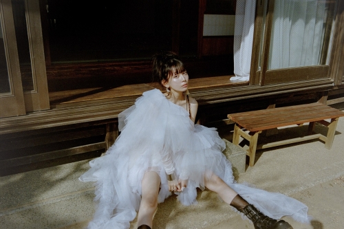 ナナヲアカリ、メジャーデビュー7周年を記念したシングル「ムリムリ進化論」がTVアニメ『わたしが恋人になれるわけないじゃん、ムリムリ!（※ムリじゃなかった!?）』のオープニング・テーマに決定!そして、8月20日（水）にリリースされるメジャーデビュー7周年記念ベストアルバム「フライングベスト2」の詳細が解禁され予約スタート！