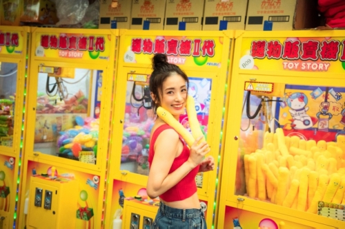 上戸彩、約15年ぶり写真集『Midday Reverie』の表紙解禁！ 台湾で魅せる「素顔と俳優としての覚悟」
