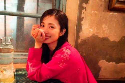 上戸彩、約15年ぶり写真集『Midday Reverie』の表紙解禁！ 台湾で魅せる「素顔と俳優としての覚悟」