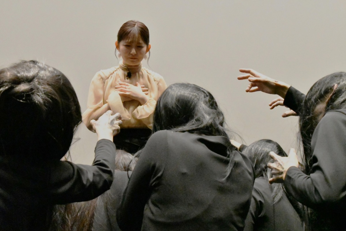 史上初の“おばけ屋敷感覚で楽しめる”体験型の全力無反応上映会！前代未聞！？霊がイベント乱入でキャストがガチ除霊！！ ビビる子 久間田琳加のために見える子 原菜乃華となえなのが撃退！