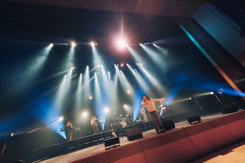 iri、5月にリリースしたEP「Seek」を引っさげたホールツアー開幕。東京国際フォーラム公演が大盛況にて終了。