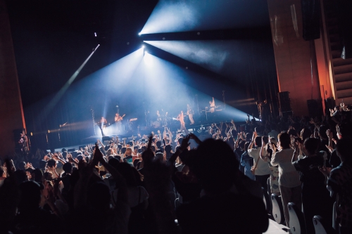 iri、5月にリリースしたEP「Seek」を引っさげたホールツアー開幕。東京国際フォーラム公演が大盛況にて終了。