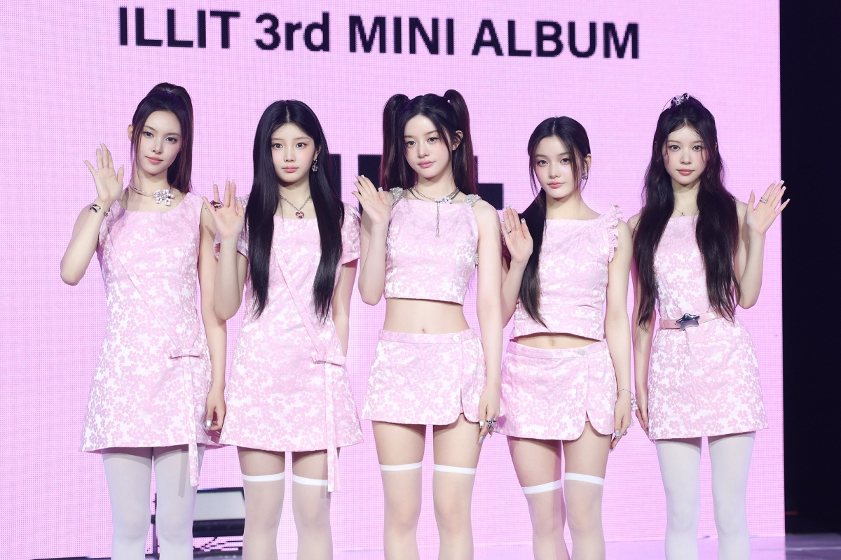 ILLITが3rd Mini Album ‘bomb’で見せた成長と自信。「自分の可能性を信じて」と同世代にエール