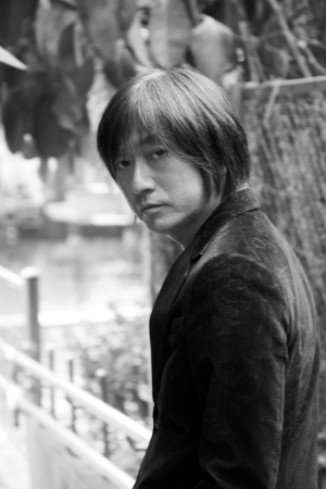 7月7日(月)先行配信のJUJUニューシングル「小さな歌」が、福原遥主演の月９ドラマ『明日はもっと、いい日になる』主題歌に決定！ プロデュースに小林武史を迎えた、感動的なミディアムバラード。9月10日(水)リリースのCD完全生産限定盤は、豪華紙トレイジャケット＆スペシャルパッケージ仕様。“BEST OF JUJU”ともいえる昨年の20周年アリーナツアーのLIVE映像を収録。ドラマ映像にあわせた「小さな歌」スペシャルコラボ映像と、20周年アリーナツアーのLIVEダイジェスト映像も公開！