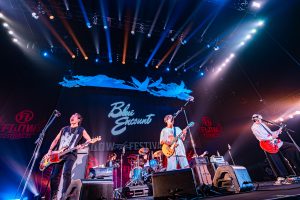 横浜・ぴあアリーナMMにて2日間開催されたロックバンド”FLOW”が創るアニソンロックフェス『FLOW THE FESTIVAL 2025』の公式ライブレポートが到着！