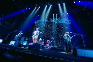 横浜・ぴあアリーナMMにて2日間開催されたロックバンド”FLOW”が創るアニソンロックフェス『FLOW THE FESTIVAL 2025』の公式ライブレポートが到着！