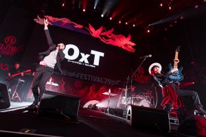 横浜・ぴあアリーナMMにて2日間開催されたロックバンド”FLOW”が創るアニソンロックフェス『FLOW THE FESTIVAL 2025』の公式ライブレポートが到着！