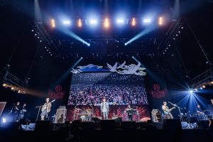 横浜・ぴあアリーナMMにて2日間開催されたロックバンド”FLOW”が創るアニソンロックフェス『FLOW THE FESTIVAL 2025』の公式ライブレポートが到着！