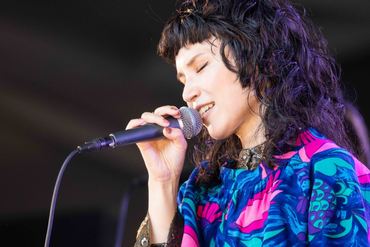 Superfly 「音楽の力はすごい！音楽が好き！」10年ぶりの大阪でのフリーライブで2.3万人を魅了！カバーアルバム『Amazing』発売記念フリーライブ開催！！