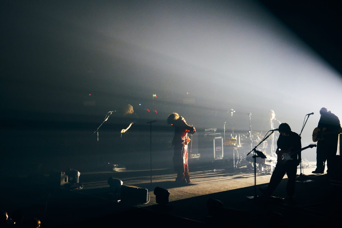 Vaundy 全28公演ソールドアウトのホールツアー初日のライブレポートが到着！MCにて来年のドームツアー追加公演を発表！