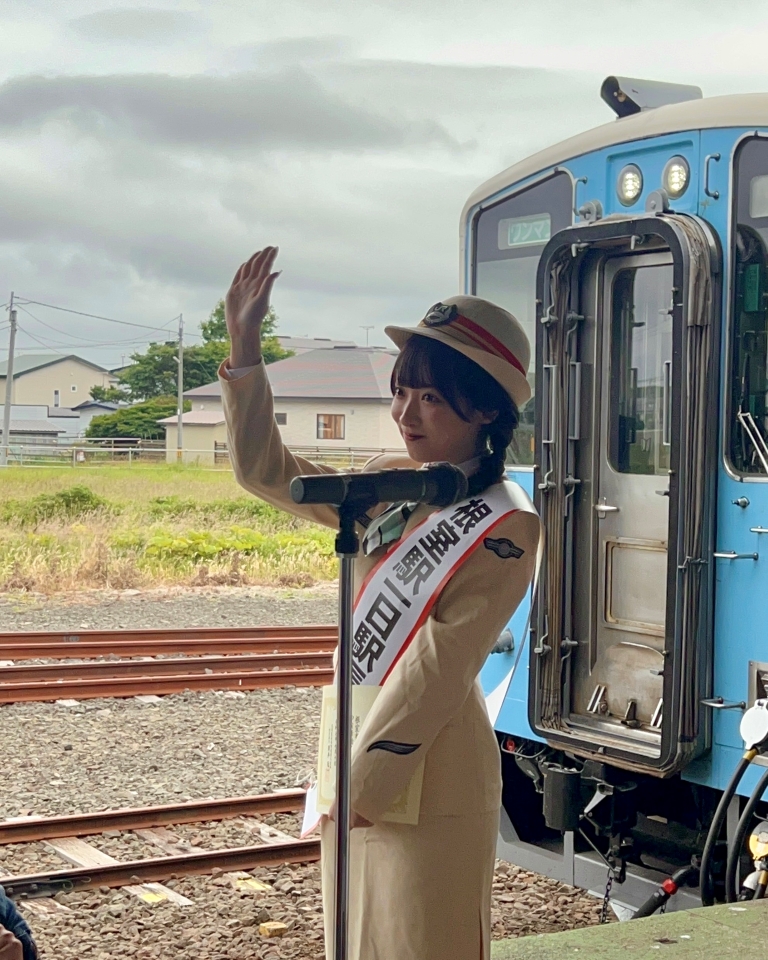 22/7 河瀬詩、北海道根室市で、異例の「一日警察署長＆駅長」ダブル就任！現地イベントレポート