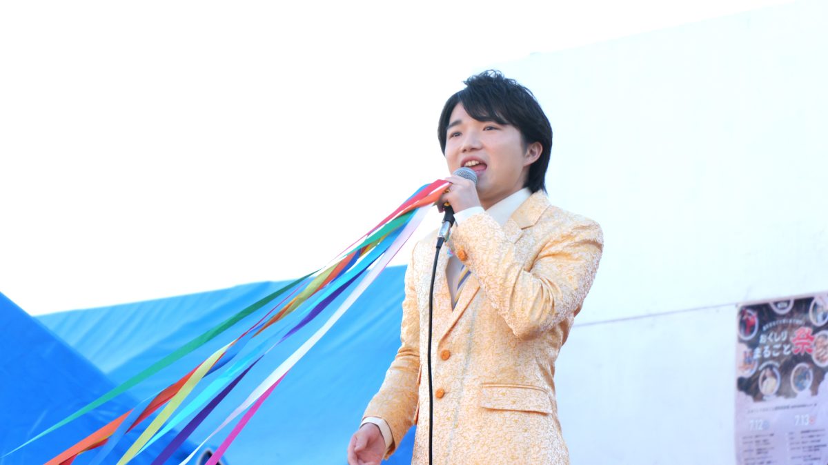 小山雄大、観光大使を務める思い出の地 奥尻島で全10曲を熱唱!! 5 小山雄大、観光大使を務める思い出の地 奥尻島で全10曲を熱唱!!