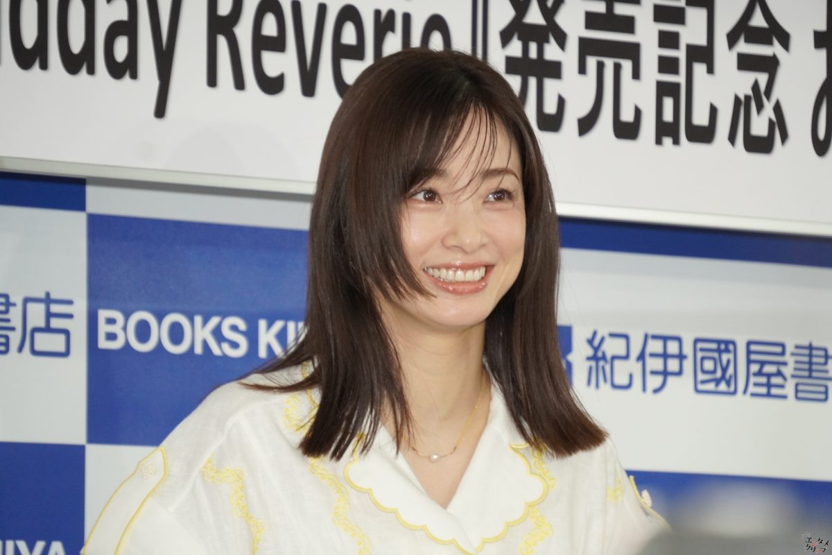 上戸彩、イベントでファンと直接交流！ 15年ぶりの写真集は絆を深めるきっかけに