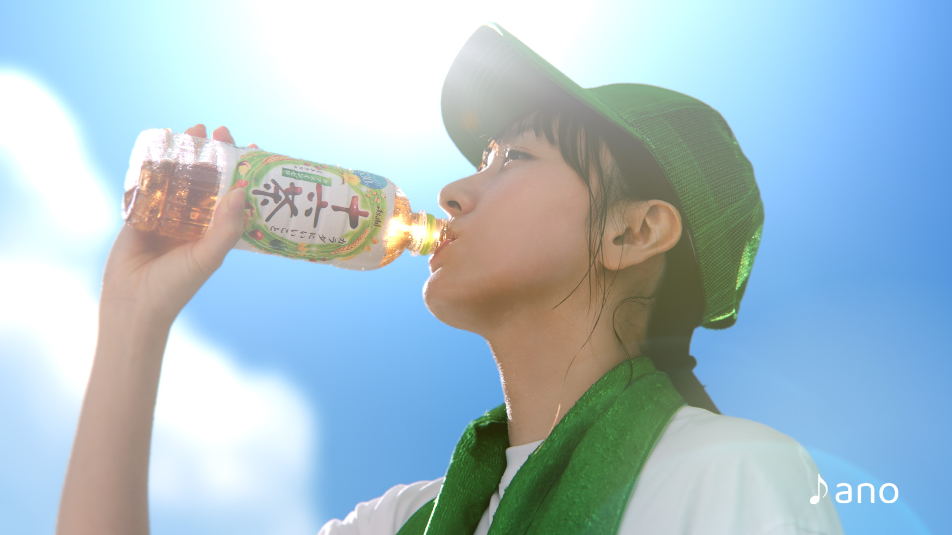 新垣結衣出演『アサヒ 十六茶』新CMで爽快な夏の野球観戦演出