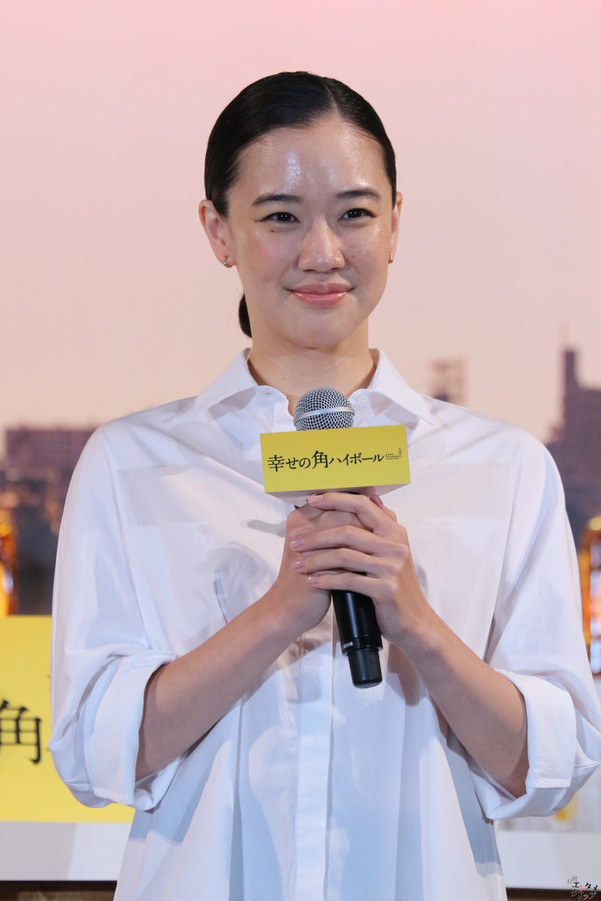 蒼井優『角瓶』CM“4代目店主”就任「5代目店主の方に喜んで継いでいただけるように、4代目を一生懸命務めてまいりたいと思っております」