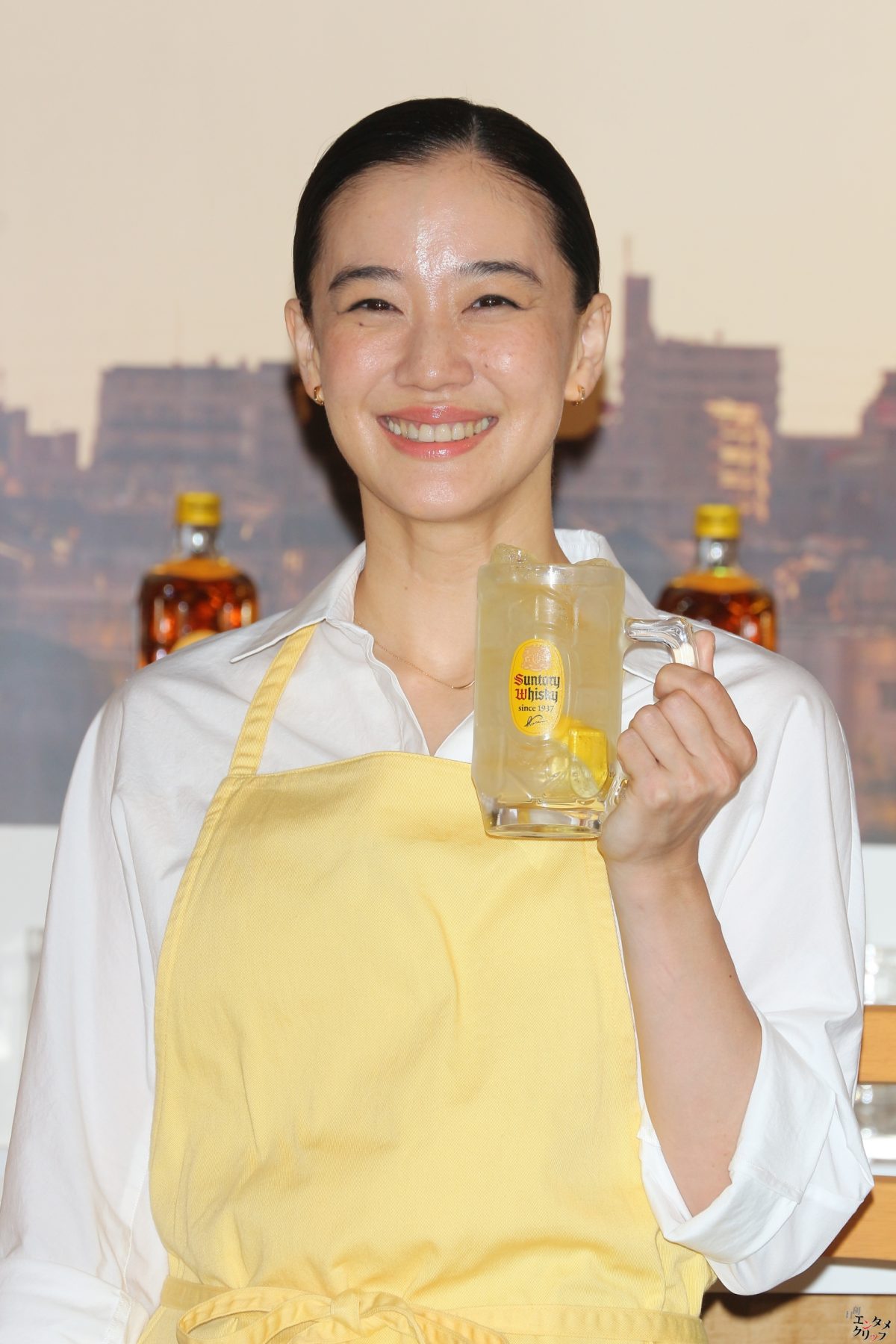 蒼井優『角瓶』CM“4代目店主”就任「5代目店主の方に喜んで継いでいただけるように、4代目を一生懸命務めてまいりたいと思っております」