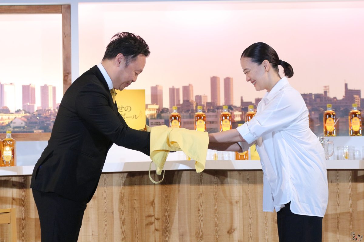 蒼井優『角瓶』CM“4代目店主”就任「5代目店主の方に喜んで継いでいただけるように、4代目を一生懸命務めてまいりたいと思っております」