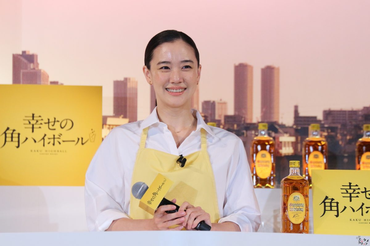 蒼井優『角瓶』CM“4代目店主”就任「5代目店主の方に喜んで継いでいただけるように、4代目を一生懸命務めてまいりたいと思っております」