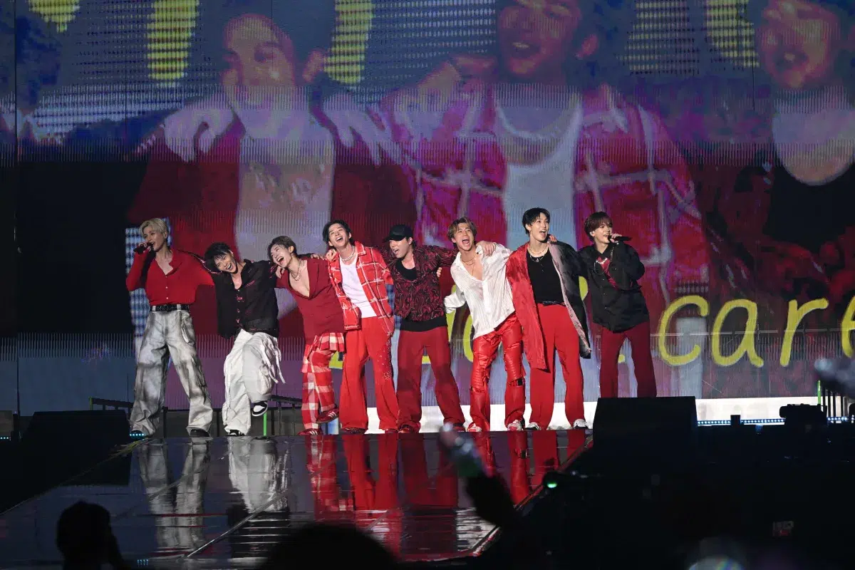 FANTASTICS、自身最大規模の単独公演3日間完走！仮面ライダー達のサプライズ登場も！