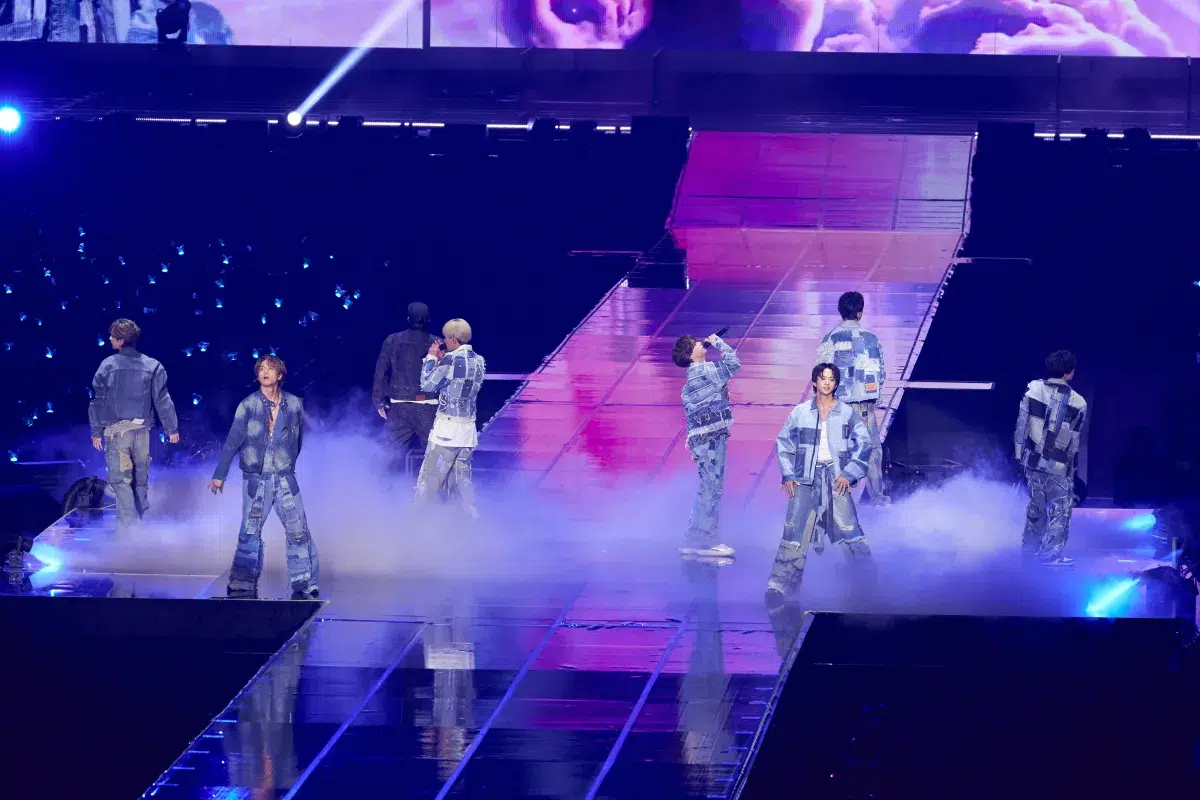 FANTASTICS、自身最大規模の単独公演3日間完走！仮面ライダー達のサプライズ登場も！