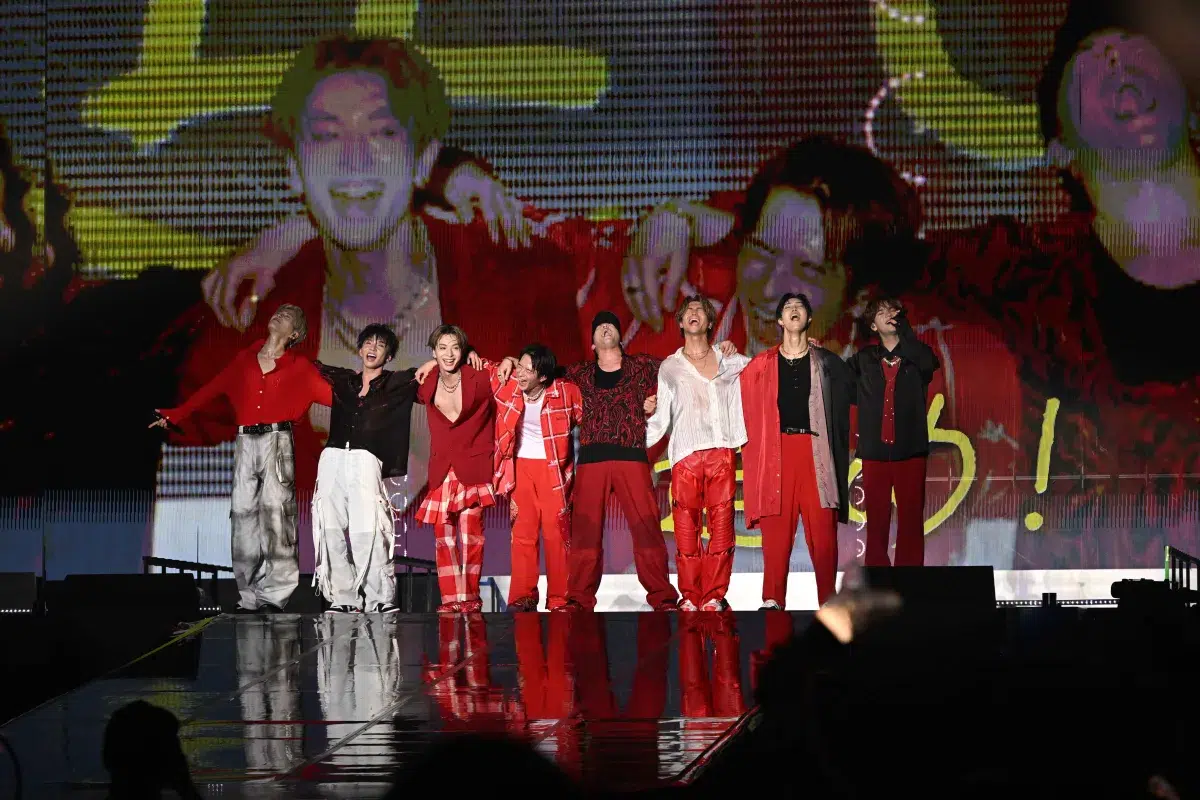 FANTASTICS、自身最大規模の単独公演3日間完走！仮面ライダー達のサプライズ登場も！