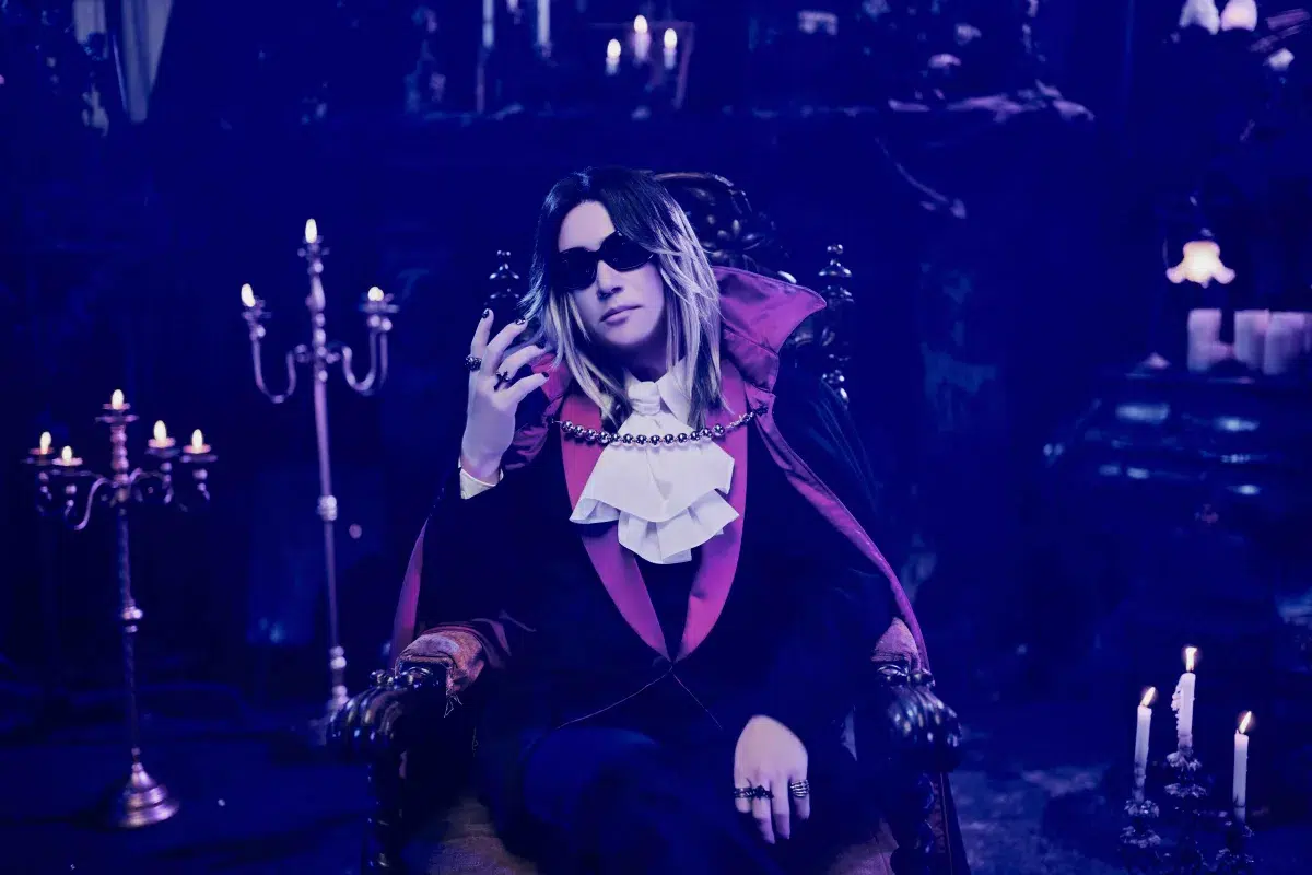 Sound HorizonのRevoが新アーティスト写真を公開！吸血鬼を思わせる衣装に身を包んだRevoに注目！2025年10月31日(金)にリリースを予定している「Revo’s Halloween Party 2024」Blu-rayは8月3日（日）まで予約受付中！