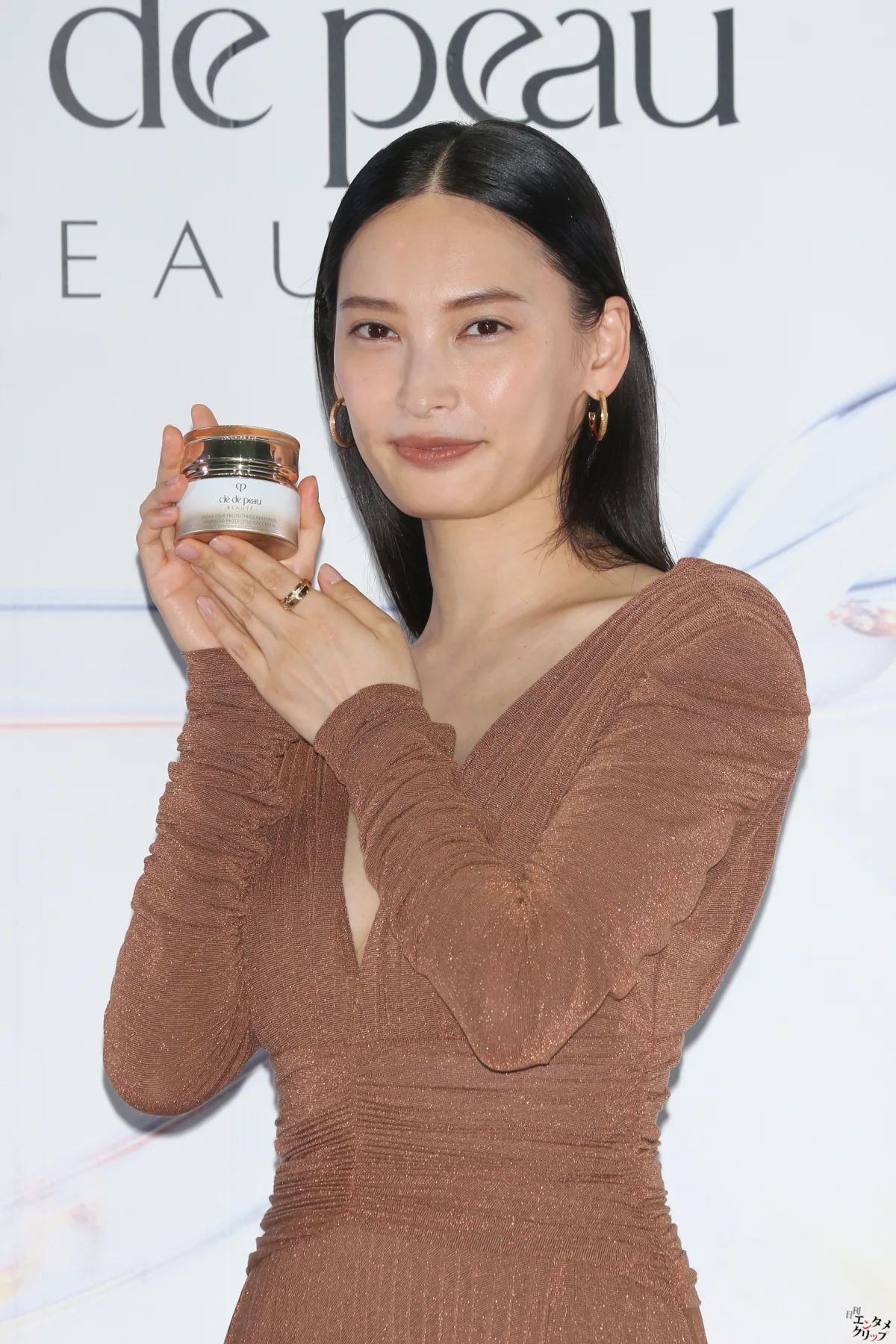 「クレ・ド・ポー ボーテ POPUP」プレスデーイベントのトークセッションに宮沢りえ登壇。フォトコールには多数の著名人が登場 22 「クレ・ド・ポー ボーテ POPUP」プレスデーイベントのトークセッションに宮沢りえ登壇。フォトコールには多数の著名人が登場