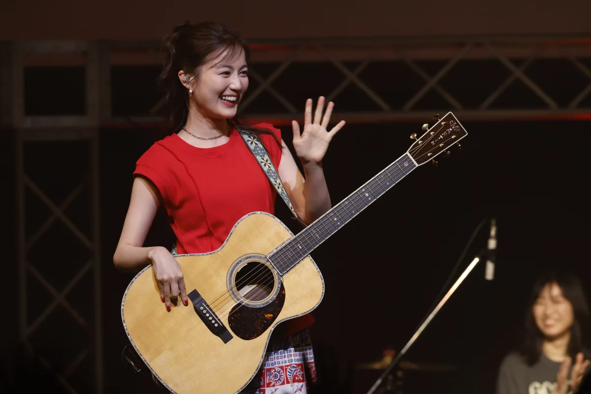 生田絵梨花とSHISHAMOのコラボバンド「IKUSHAMO」が熱狂の初ライブ！『三ツ矢サイダー』Presents「澄みきる！夏のIKUSHAMO トーク&ライブ」レポート