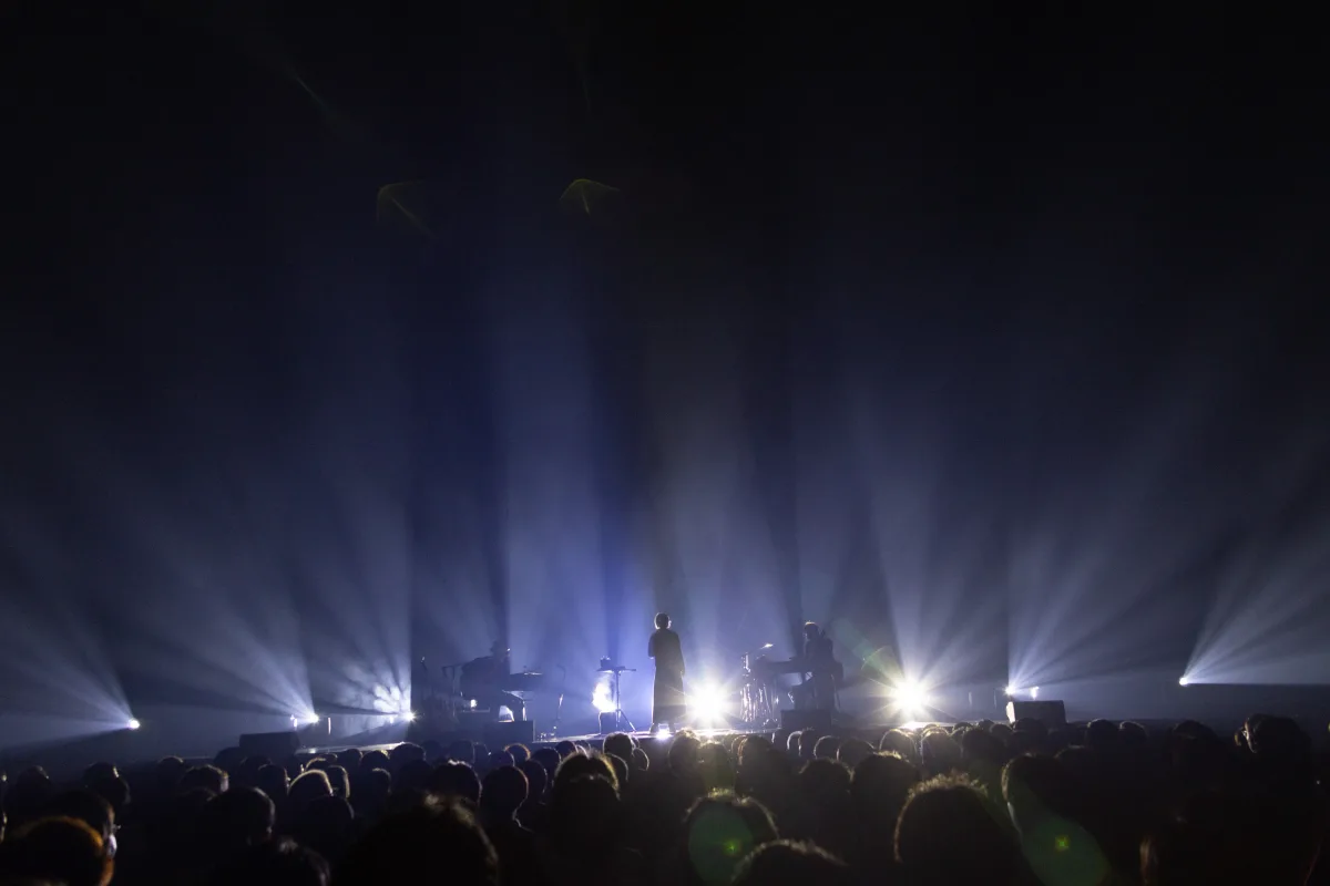ReoNa、新曲「End of Days」をライブ初披露「ReoNa Acoustic Concert Tour “ふあんぷらぐど2025”」が2025年7月24日(木)よりスタート 3 ReoNa、新曲「End of Days」をライブ初披露「ReoNa Acoustic Concert Tour “ふあんぷらぐど2025”」が2025年7月24日(木)よりスタート
