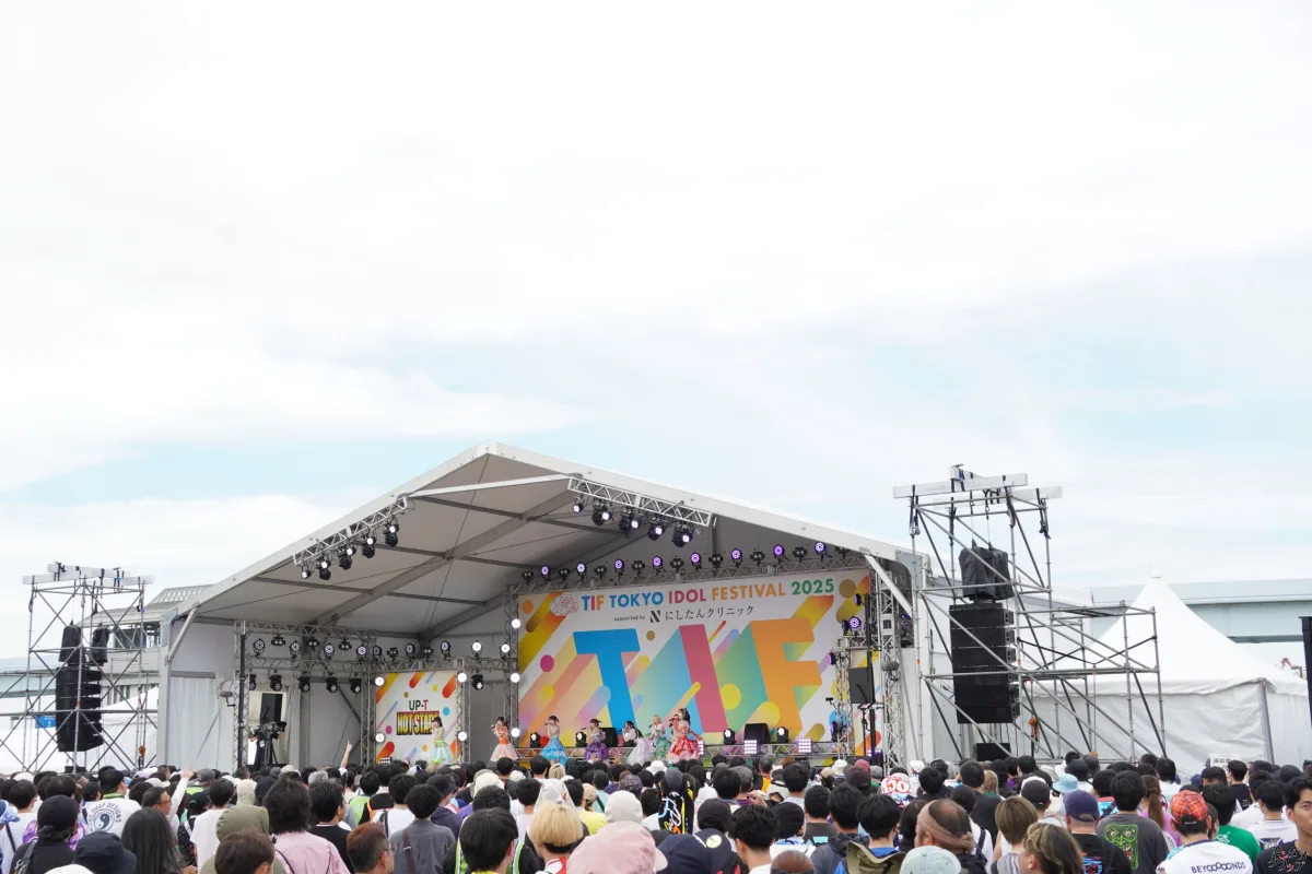 私立恵比寿中学、台風一過の「TIF」で熱狂のステージ！